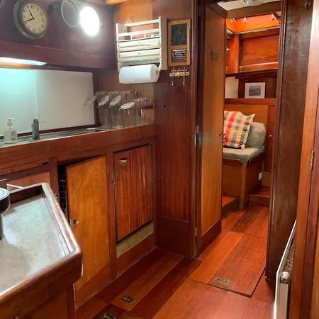 Botel Port Yacht Vintage *