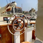 Port Yacht Vintage דוביל