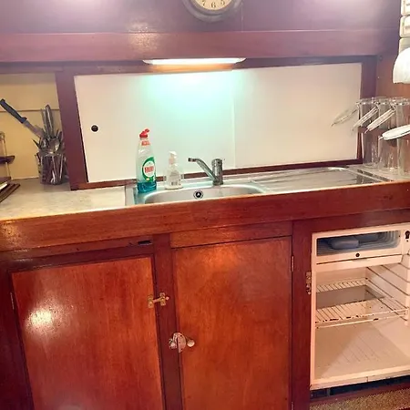 ספינת מלון Port Yacht Vintage דוביל