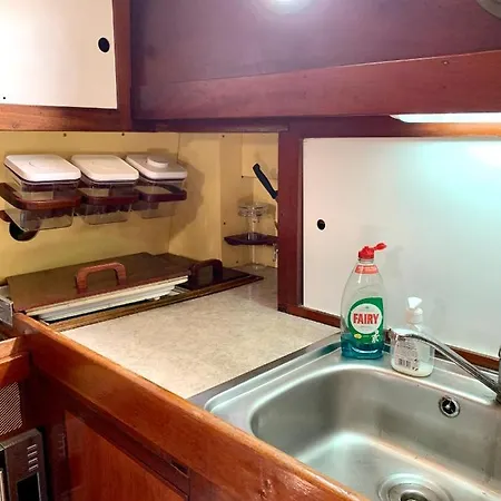 ספינת מלון Port Yacht Vintage דוביל