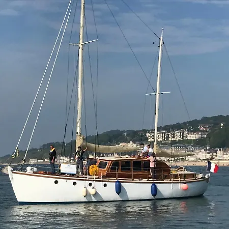 Port Yacht Vintage Botel Deauville