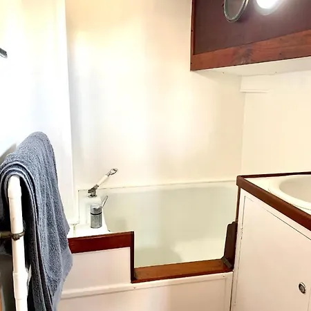 Port Yacht Vintage דוביל