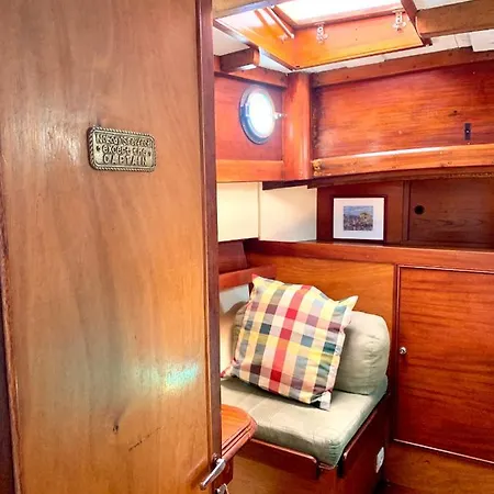 Port Yacht Vintage ספינת מלון *