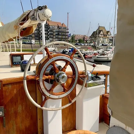 Port Yacht Vintage דוביל