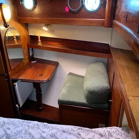 ספינת מלון Port Yacht Vintage דוביל