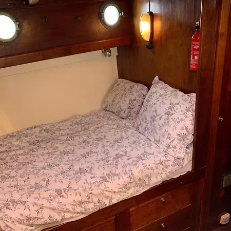 Port Yacht Vintage بوتيل *