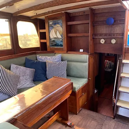 Port Yacht Vintage ספינת מלון דוביל