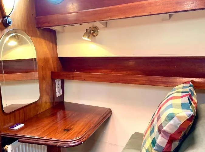 Botel Port Yacht Vintage Deauville