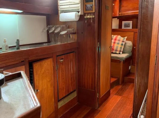 Hotel en barco Port Yacht Vintage *