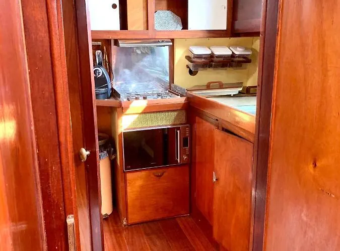 Port Yacht Vintage * דוביל