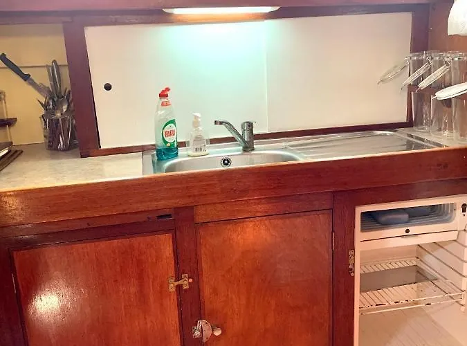 ספינת מלון Port Yacht Vintage דוביל