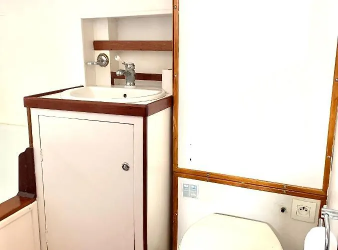 Port Yacht Vintage * דוביל