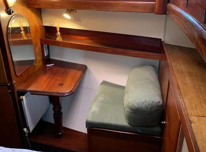 ספינת מלון Port Yacht Vintage דוביל