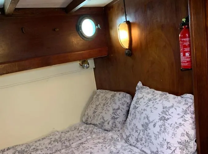 Hotel en barco Port Yacht Vintage *