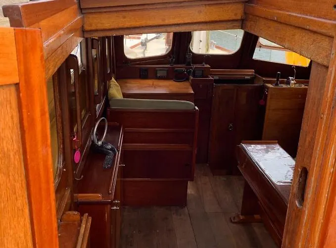 ספינת מלון Port Yacht Vintage דוביל