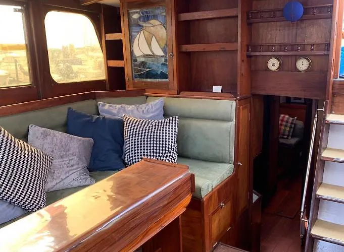 Port Yacht Vintage Hotel en barco Deauville