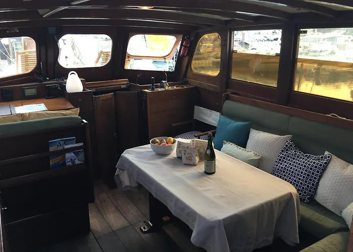 Hotel en barco Port Yacht Vintage *