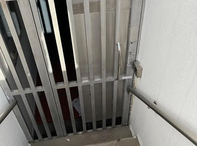 ספינת מלון Port Yacht Vintage